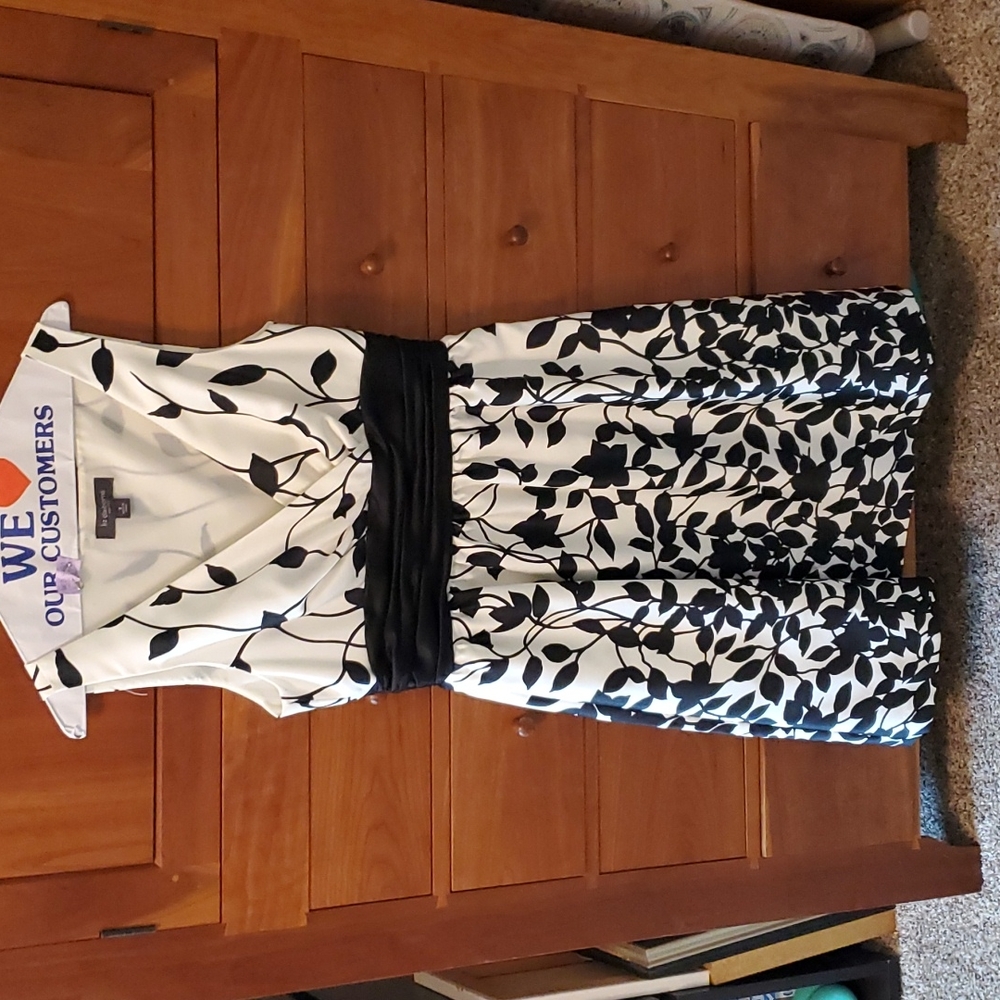 Liz Claiborne black and cream dress, sz 6-8